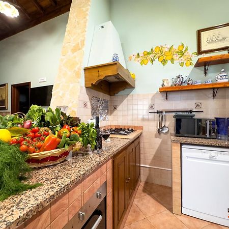 Villa Del Gelso Chalet Nel Parco Delletna Mascali Exteriör bild