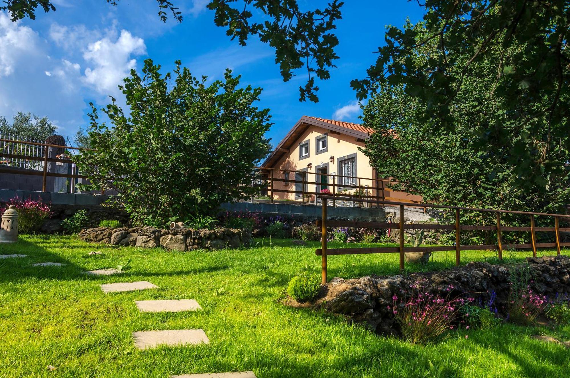 Villa Del Gelso Chalet Nel Parco Delletna Mascali Exteriör bild
